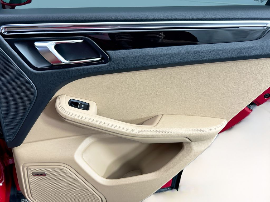 Thumbnail: 2026 Porsche Macan - 28