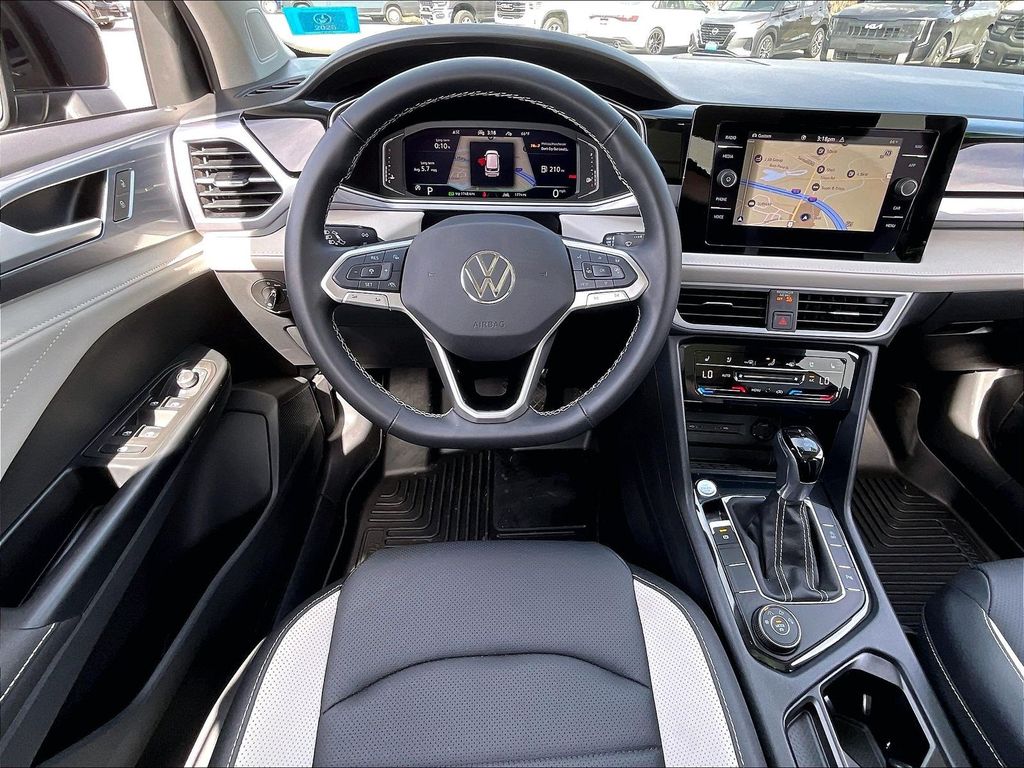 2025 Volkswagen Taos — photo 16