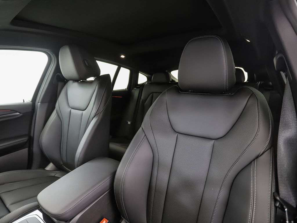 Thumbnail: 2025 BMW X4 - 12