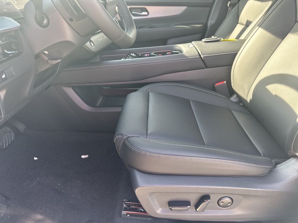2025 Everest White Pearl Tricoat Nissan Murano SL AWD SUV