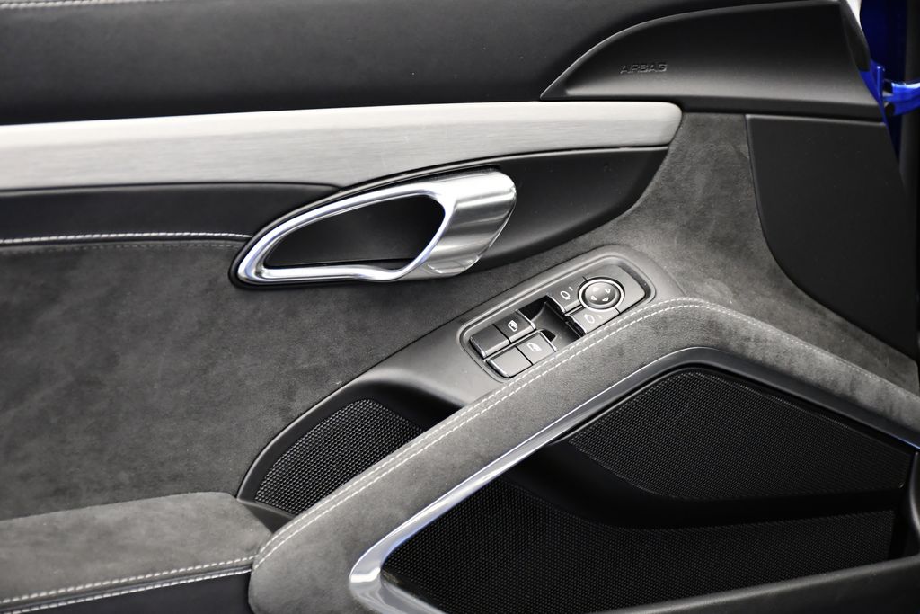 Thumbnail: 2015 Porsche 911 - 29