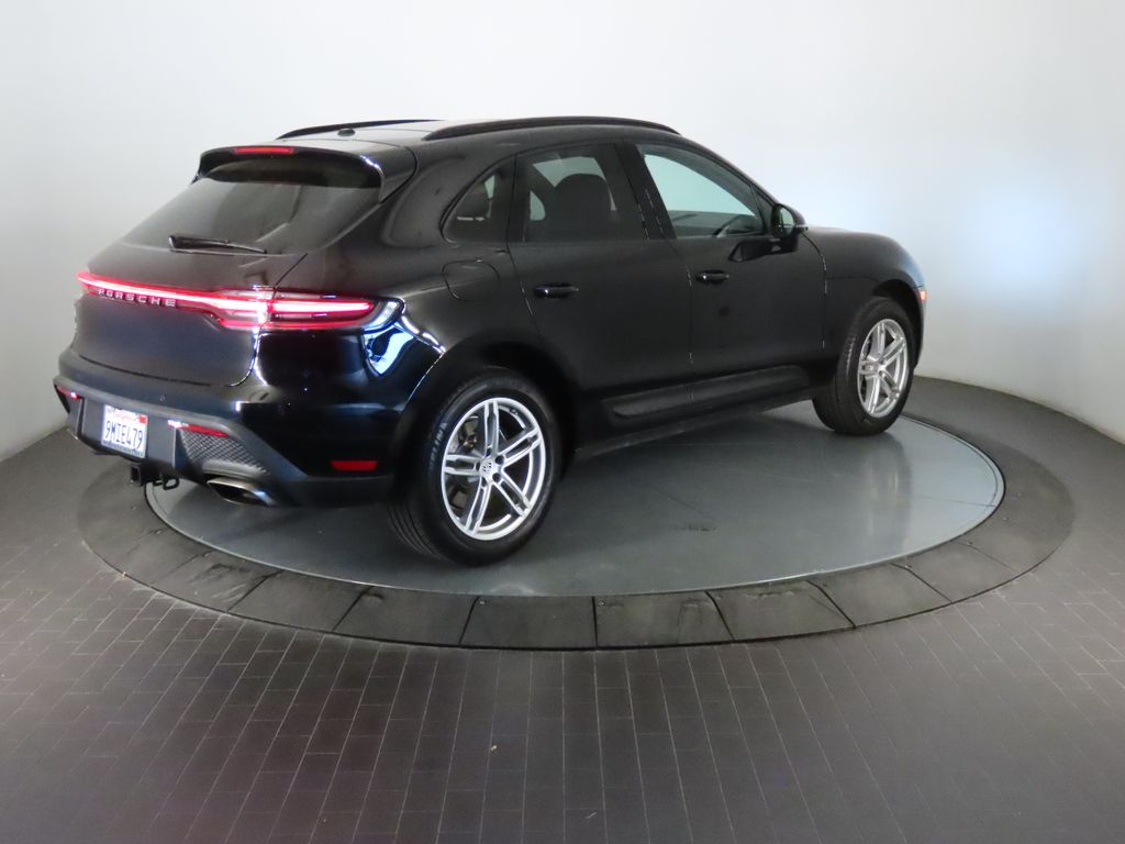 Thumbnail: 2024 Porsche Macan - 7