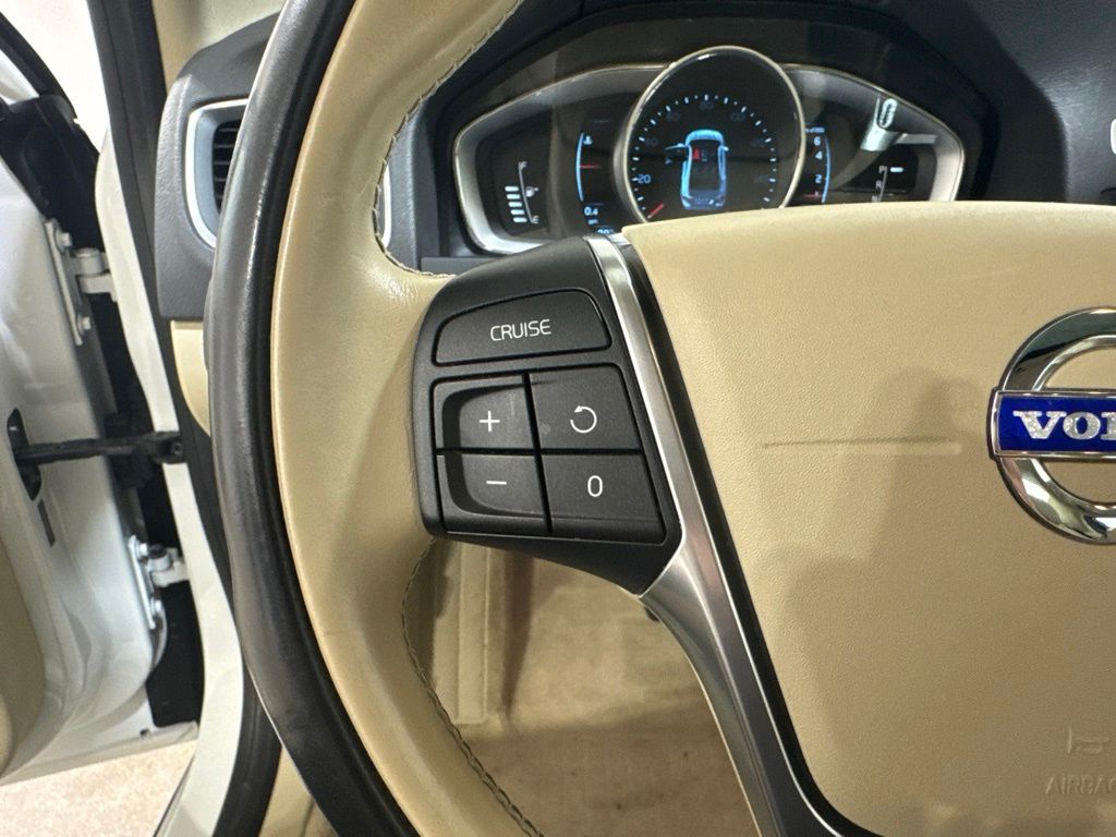 Used 2015 White Volvo T5 Premier image 9