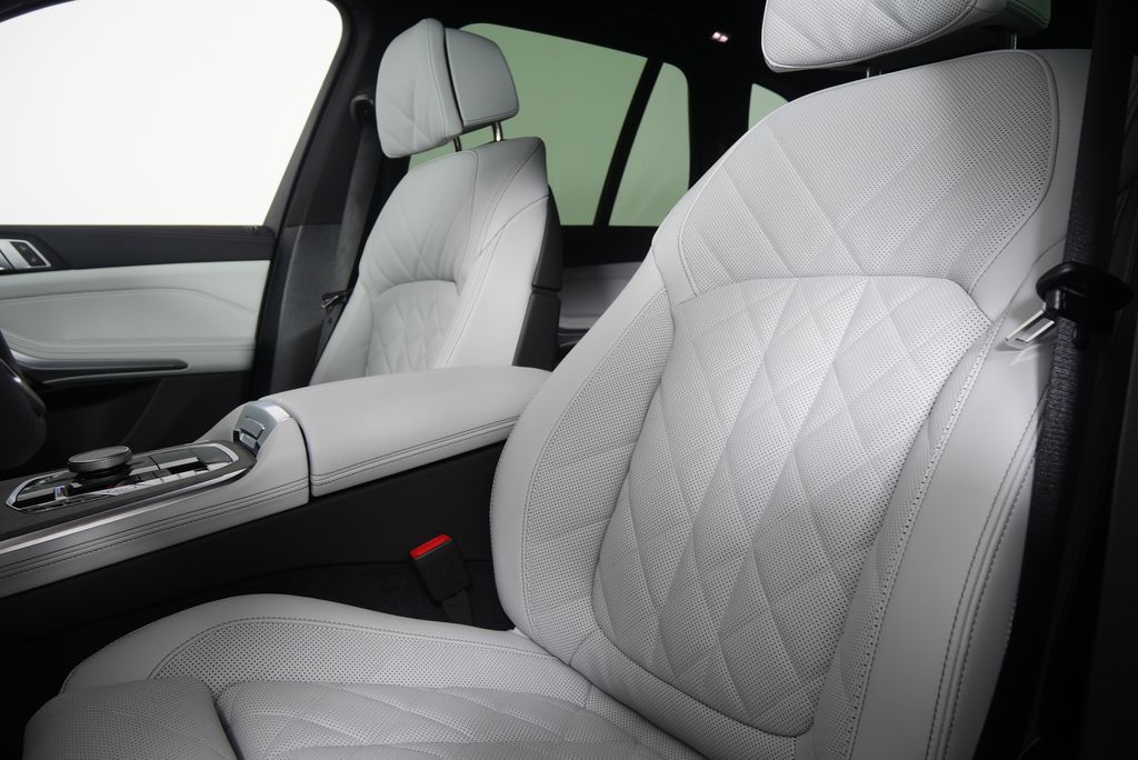 Thumbnail: 2026 BMW X5 - 10