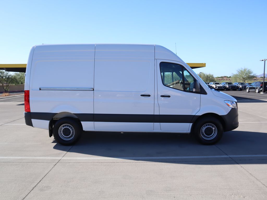 Thumbnail: 2025 Mercedes-Benz Sprinter - 4
