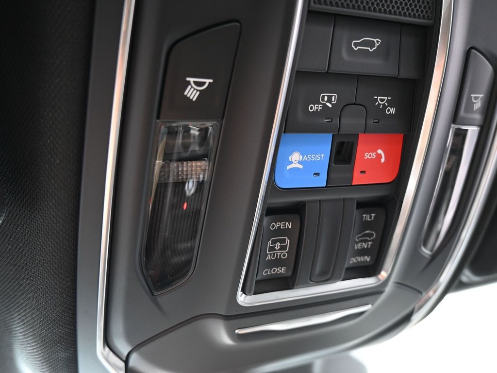 New 2026 Diamond Black Crystal Pearlcoat Jeep Laredo X image 23