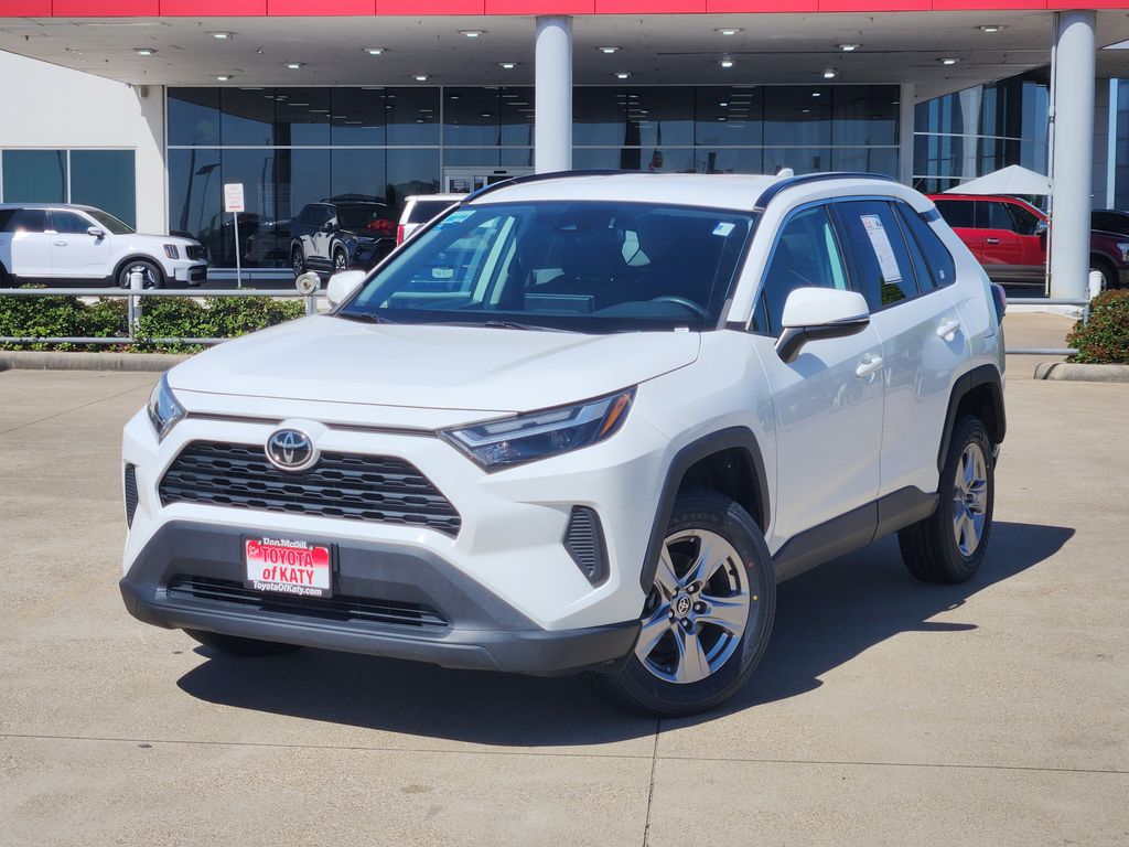 White 2022 Toyota RAV4 XLE FWD SUV / Crossover Front-Wheel Drive 8-Speed Automatic