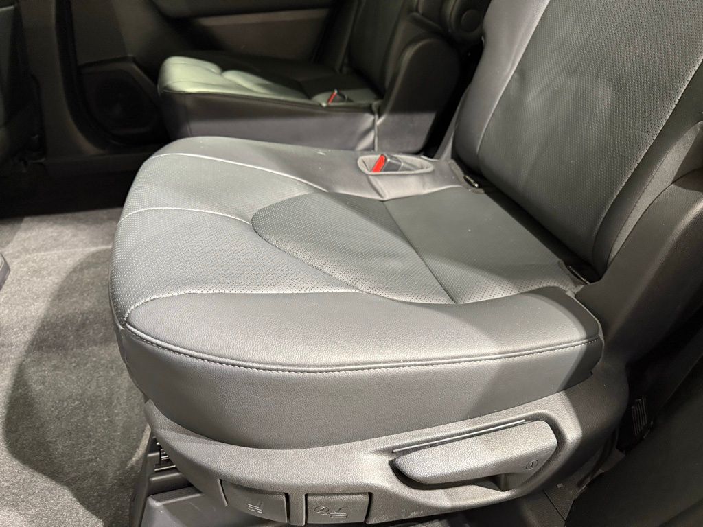 Thumbnail: 2023 Toyota Highlander - 21