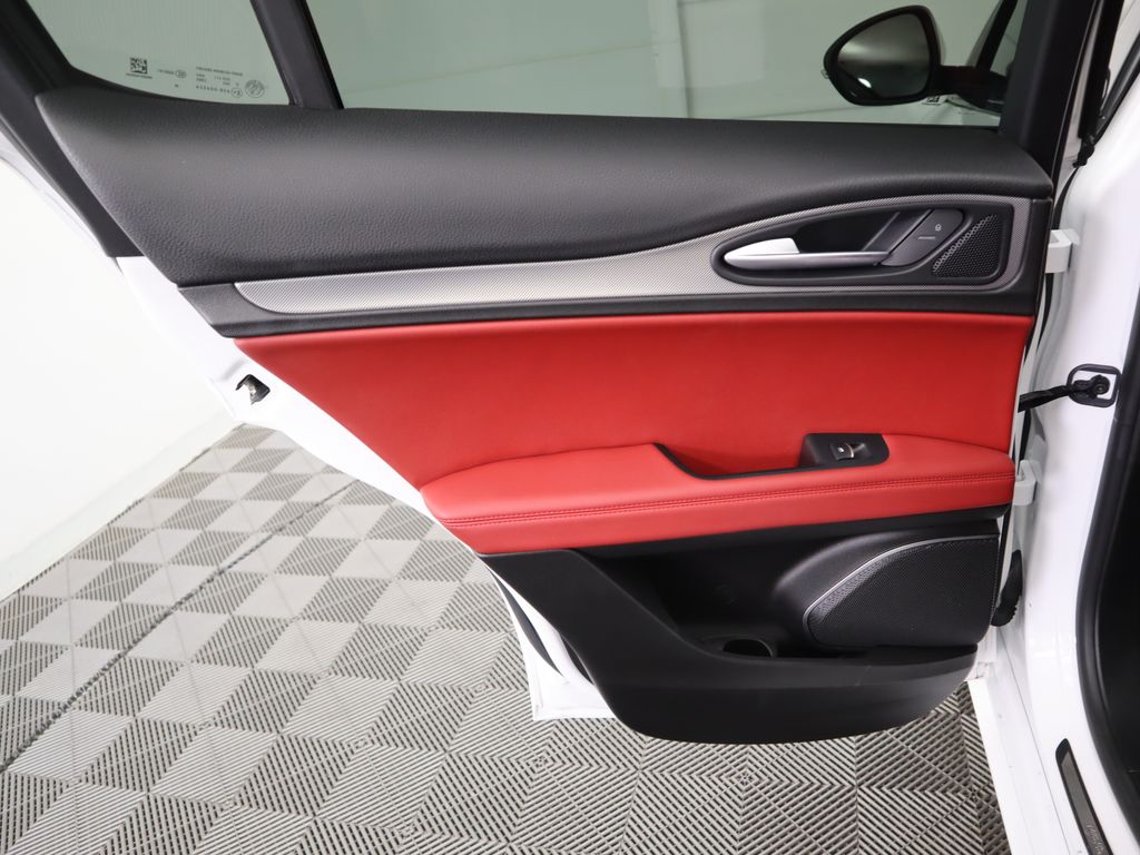Thumbnail: 2021 Alfa Romeo Stelvio - 27