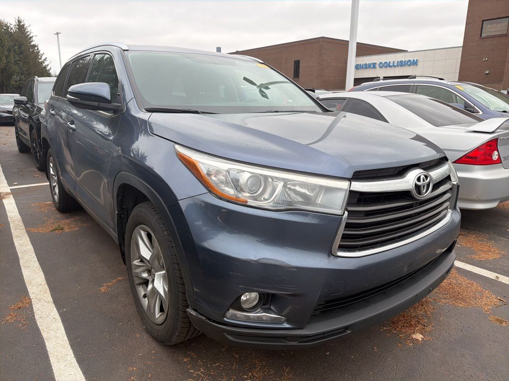 Thumbnail: 2015 Toyota Highlander - 4