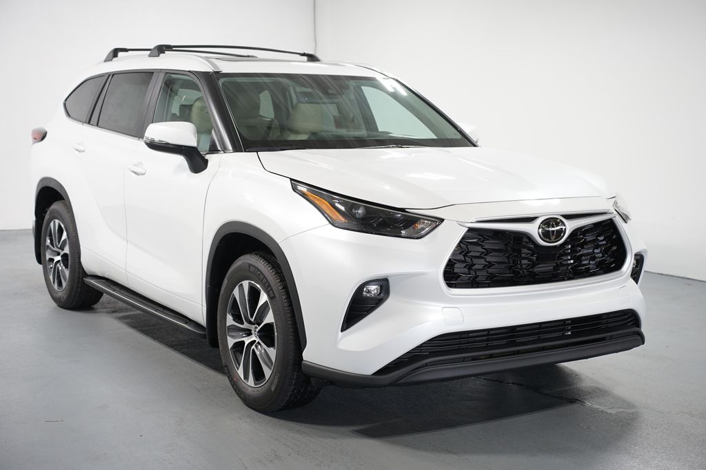 Thumbnail: 2025 Toyota Highlander - 3