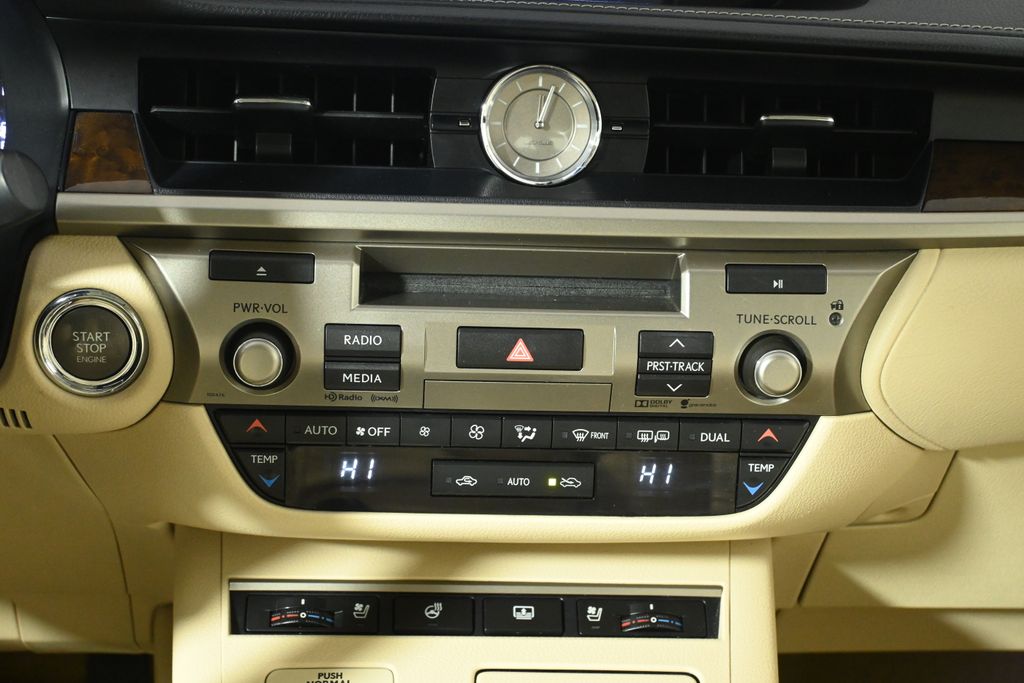 Thumbnail: 2015 Lexus ES - 23