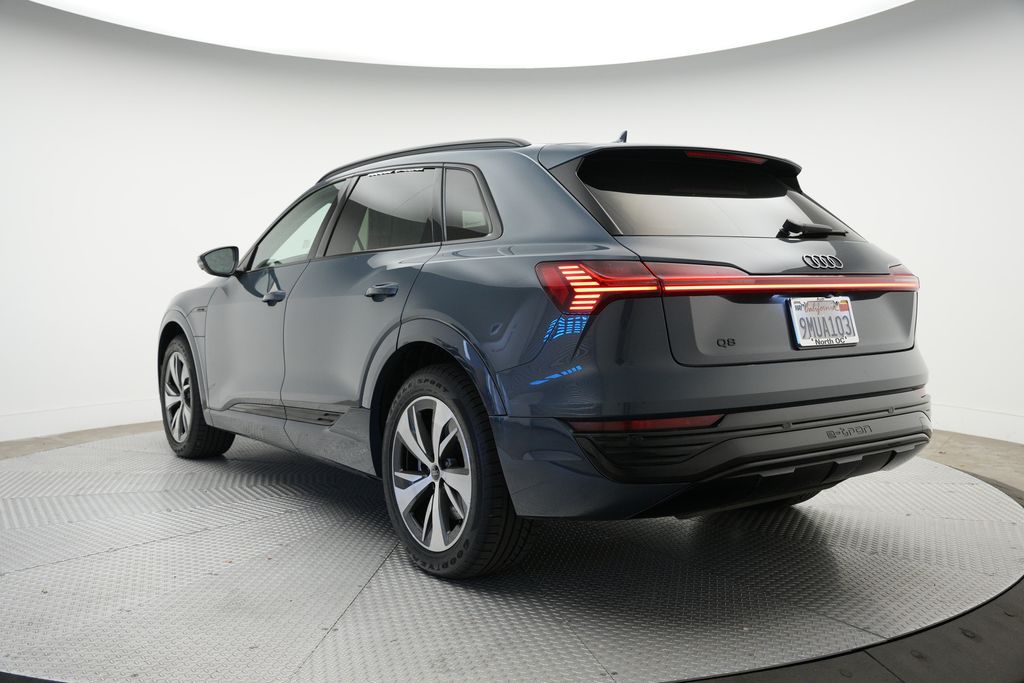 Thumbnail: 2024 Audi Q8 e-tron - 3
