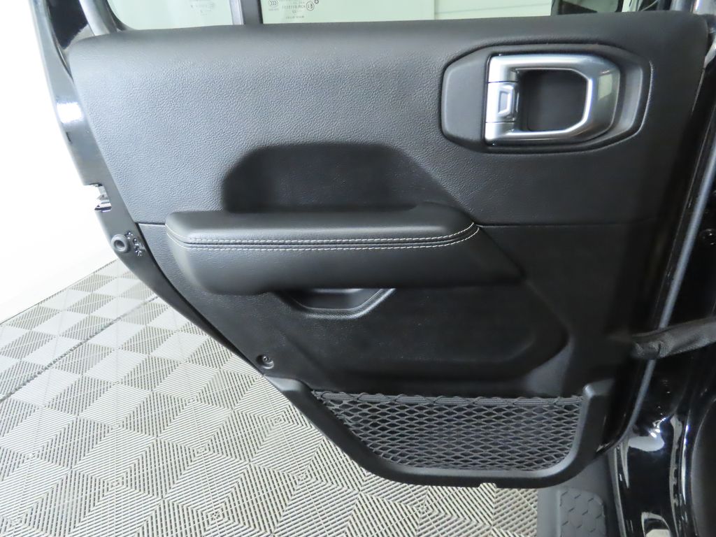 2022 Jeep Wrangler Unlimited Sahara 4xe 27