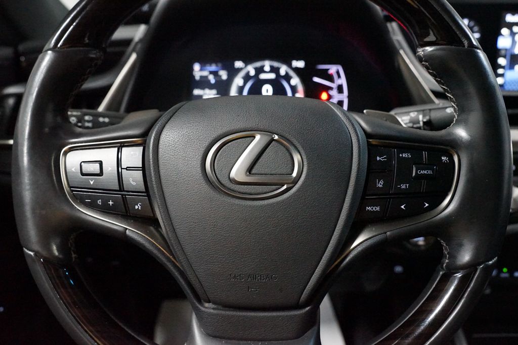 Thumbnail: 2021 Lexus ES - 12