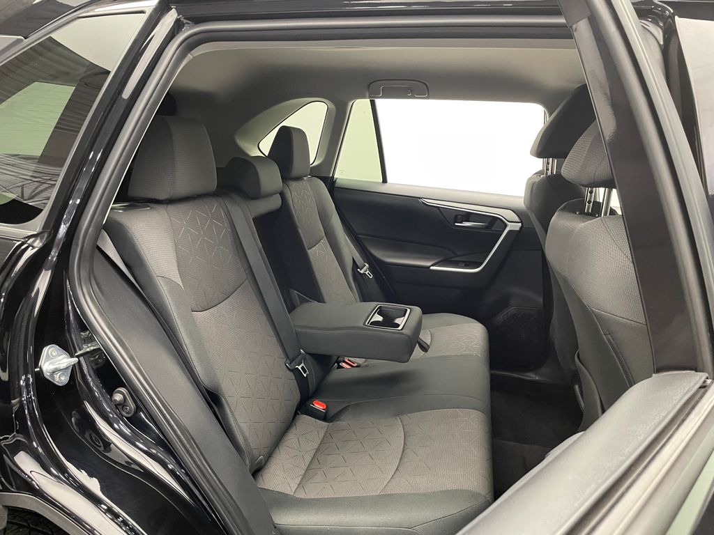 2024 Toyota RAV4 XLE 24