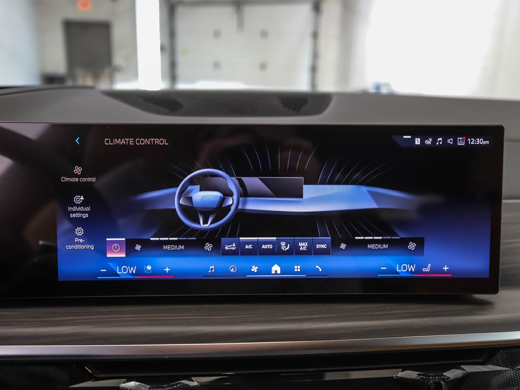Thumbnail: 2027 BMW X7 - 18