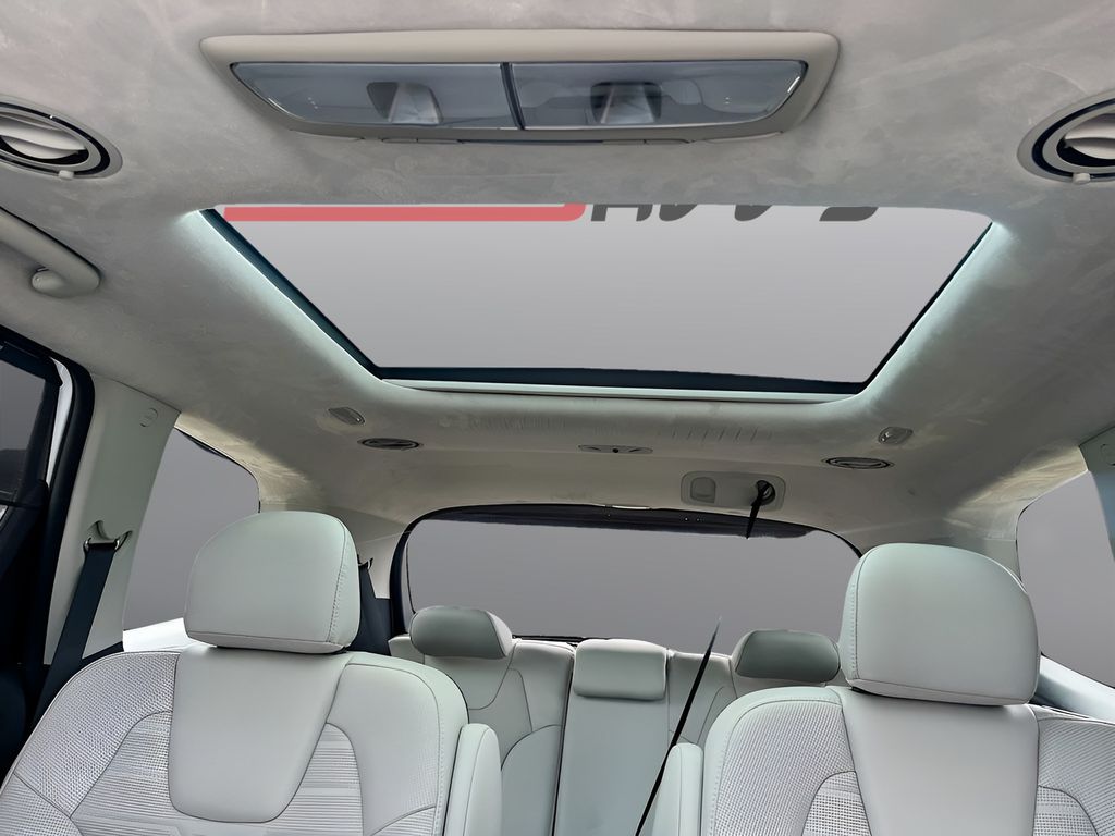 Used 2020 White Kia SX image 36
