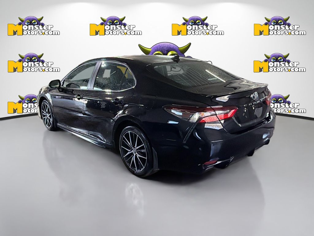 View vehicle photo 6