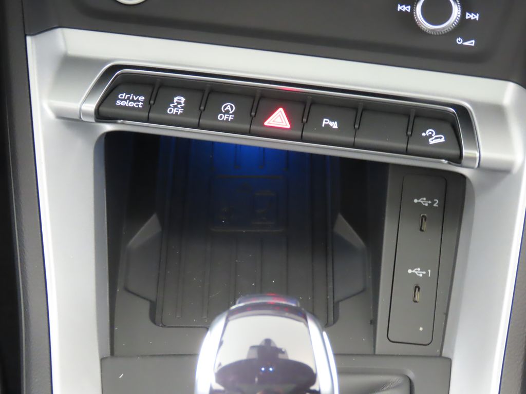 Thumbnail: 2025 Audi Q3 - 22