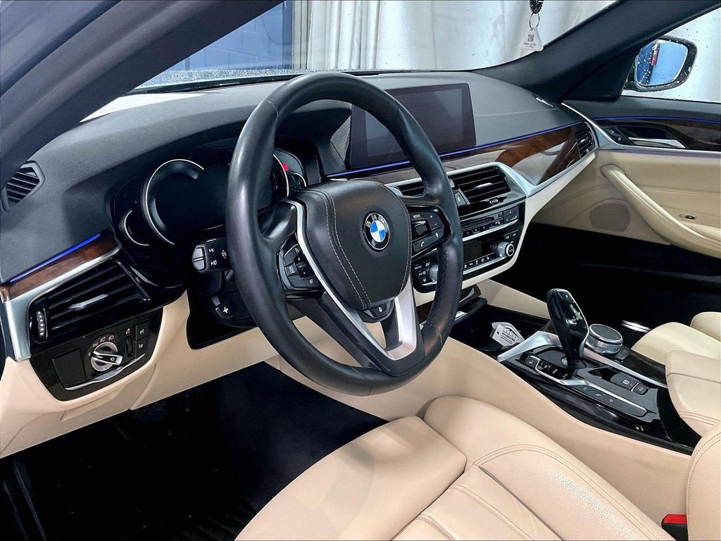 2019 BMW 5 Series — photo 8