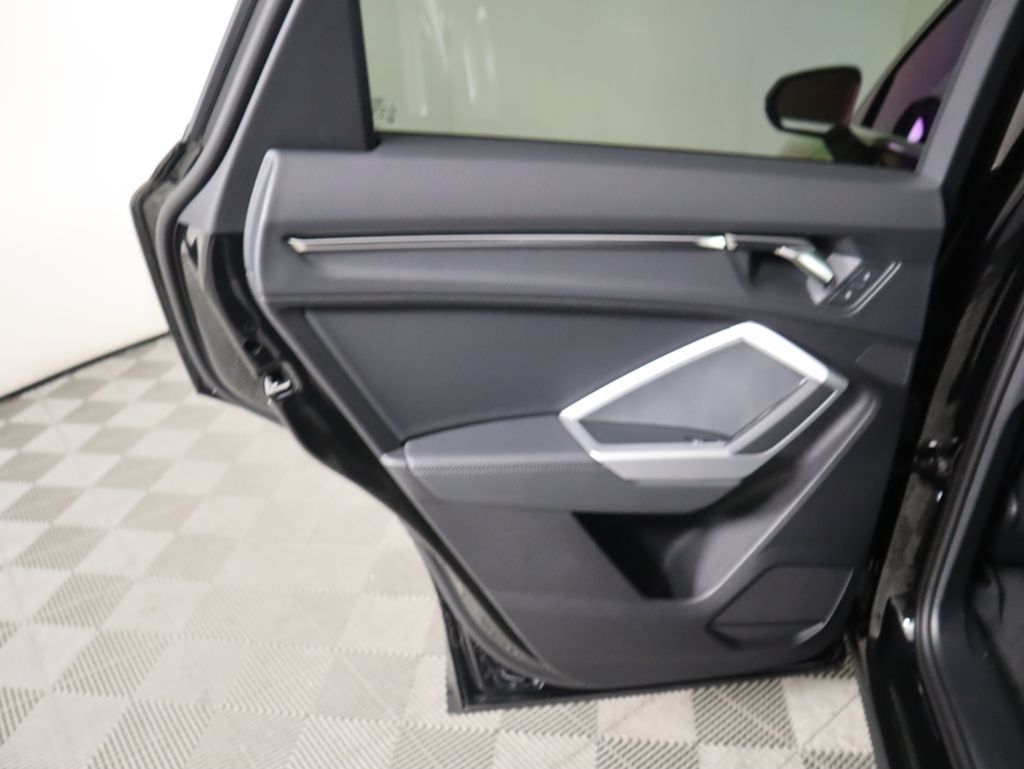 Thumbnail: 2025 Audi Q3 - 27