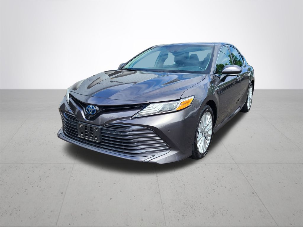 2020 Toyota Camry Hybrid XLE