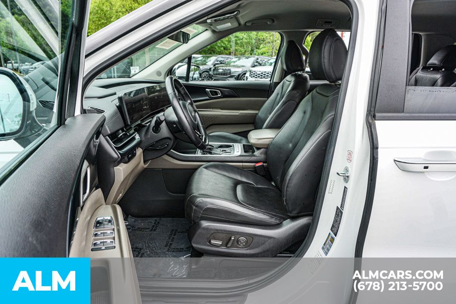 Used 2025 White Kia LXS image 19