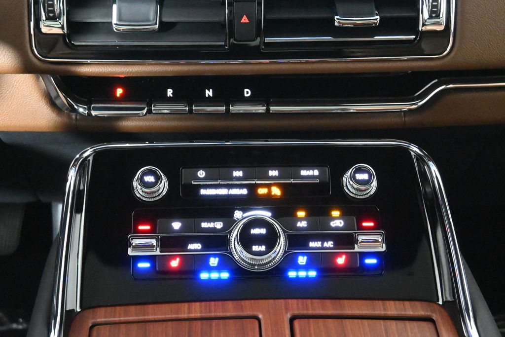 Thumbnail: 2024 Lincoln Navigator - 23