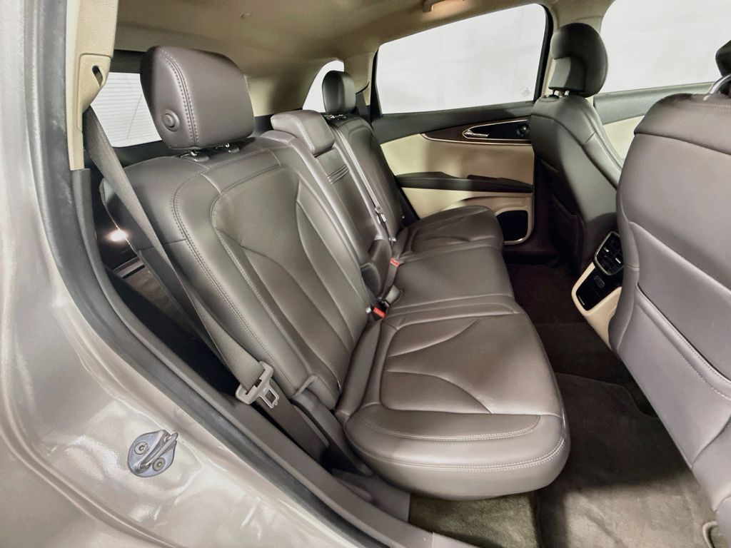 Thumbnail: 2019 Lincoln Nautilus - 28