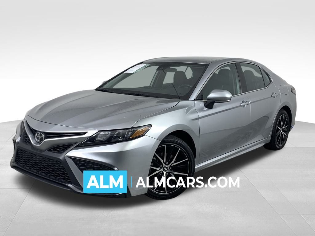 2023 Toyota Camry SE's photo