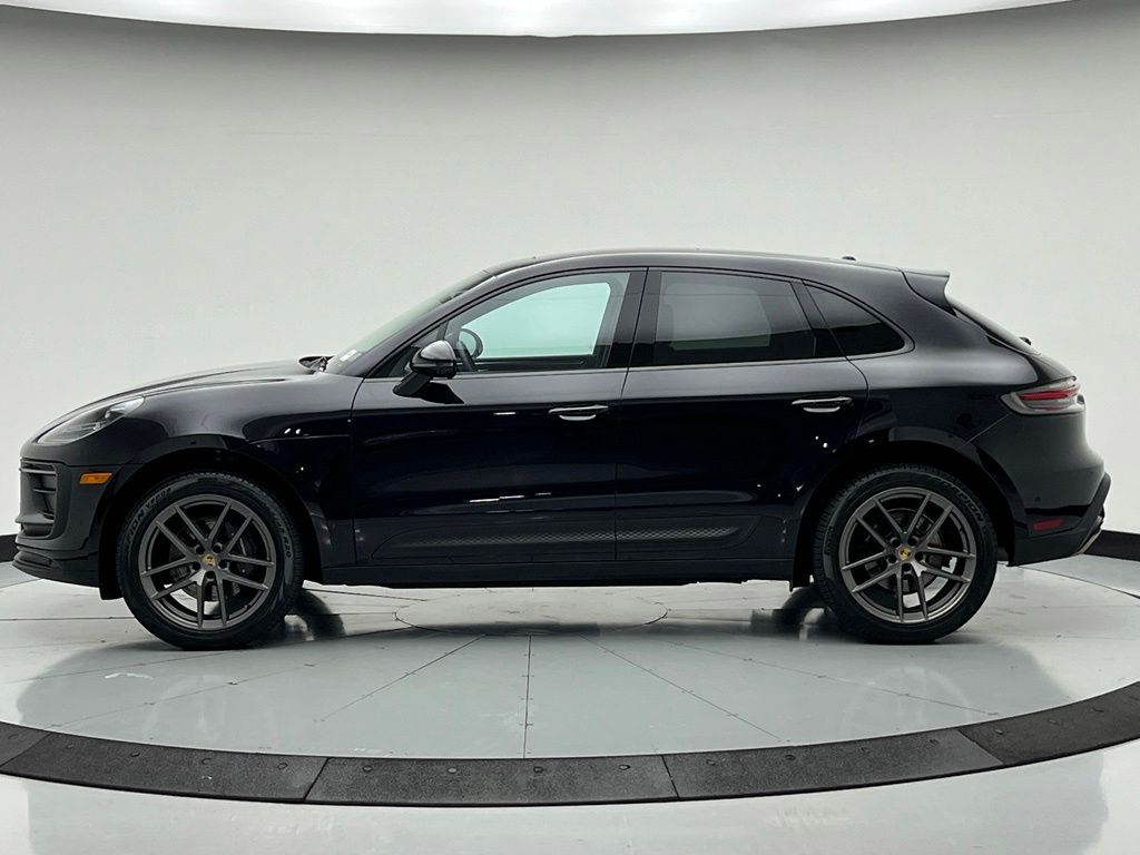 Thumbnail: 2023 Porsche Macan - 2