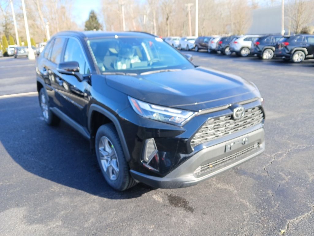 2025 Toyota RAV4 XLE's photo