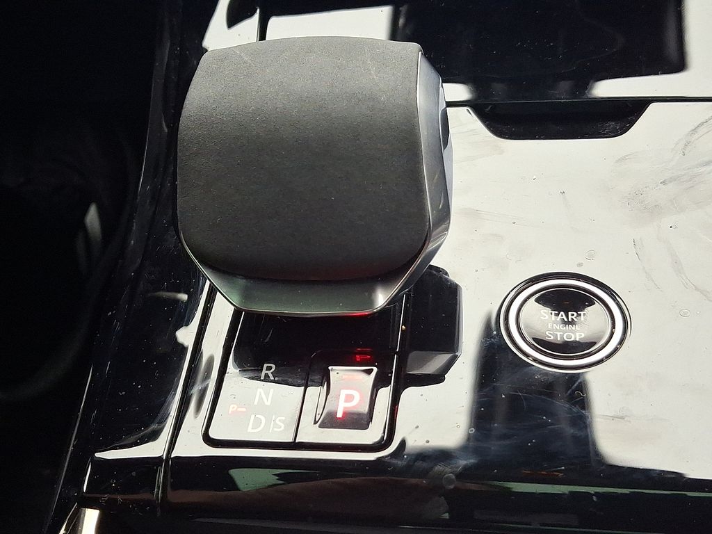 Thumbnail: 2024 Land Rover Range Rover Sport - 16