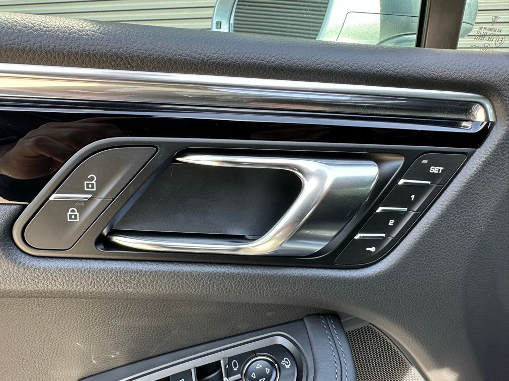 Thumbnail: 2026 Porsche Macan - 16