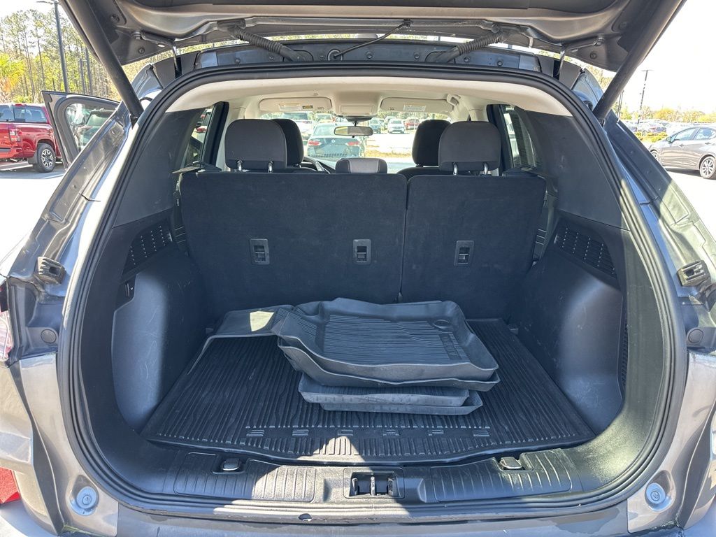 2021 Carbonized Gray Metallic Ford Escape SE FWD SUV