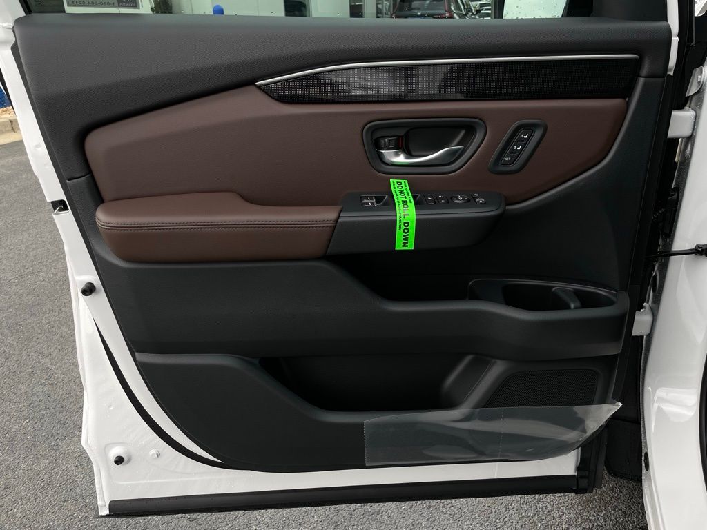 Thumbnail: 2025 Honda Pilot - 25
