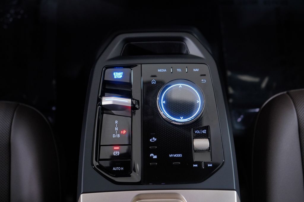 Thumbnail: 2026 BMW iX - 13