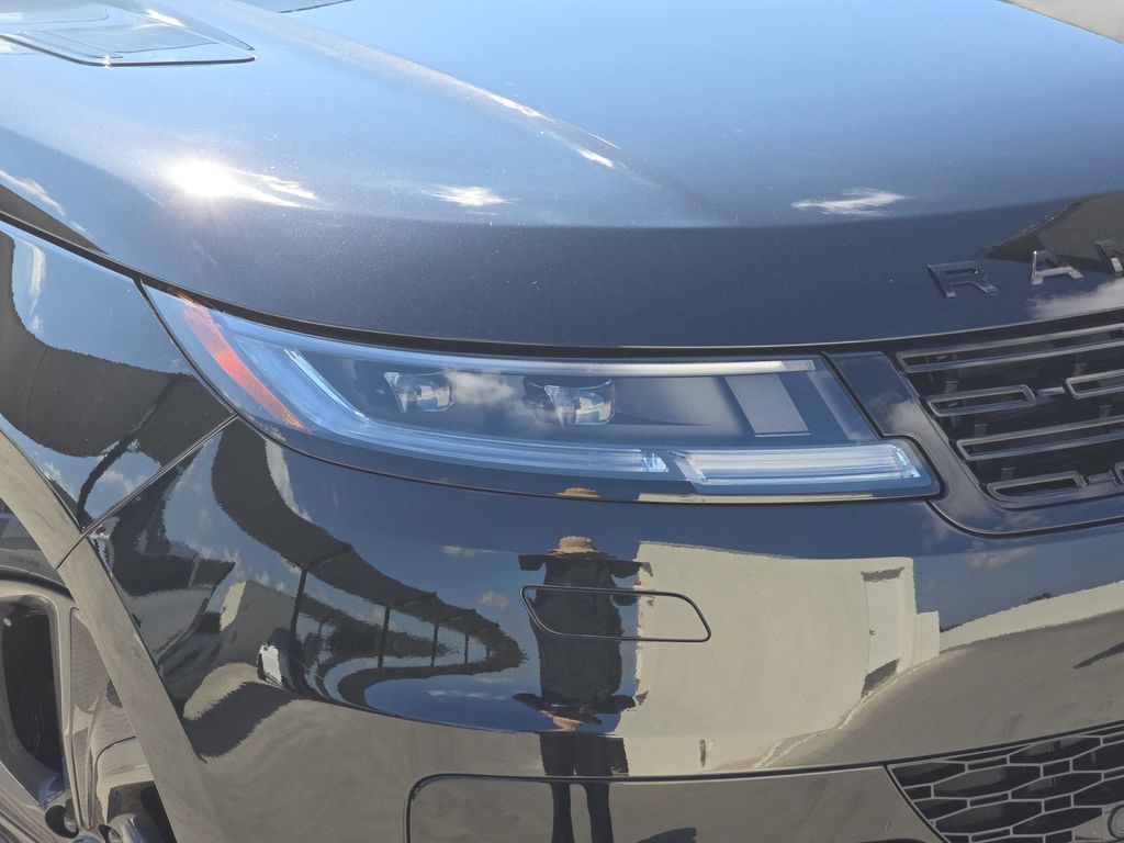 New 2025 Black Land Rover Dynamic SE image 9