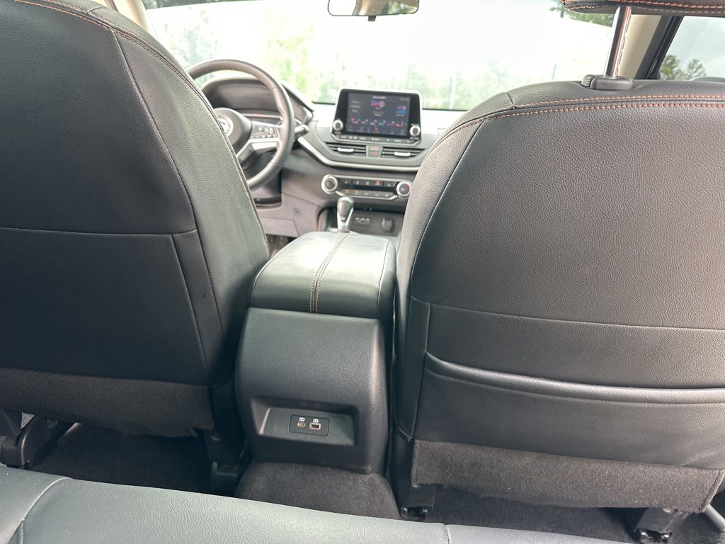 2022 Super Black Clearcoat Nissan Altima 2.5 SR FWD Sedan