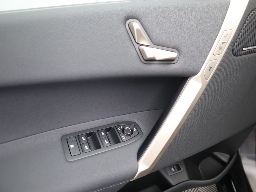 2025 BMW iX xDrive50 24