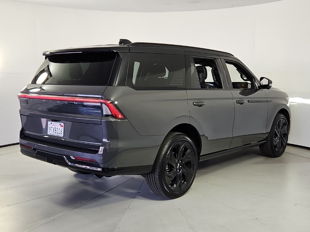 Thumbnail: 2025 Lincoln Navigator - 7