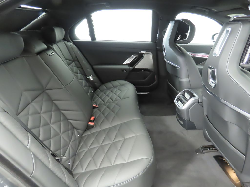 Thumbnail: 2026 BMW 7 Series - 21