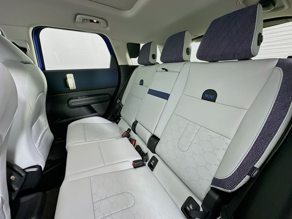2025 MINI Cooper Countryman Base 17
