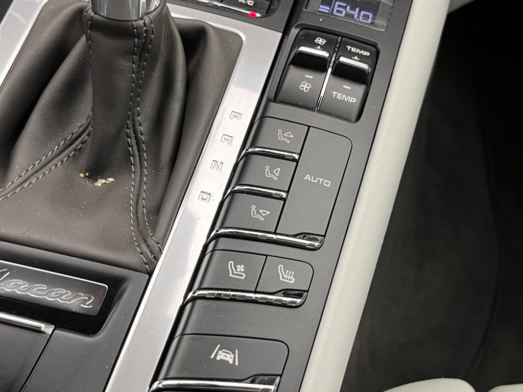 Thumbnail: 2021 Porsche Macan - 14