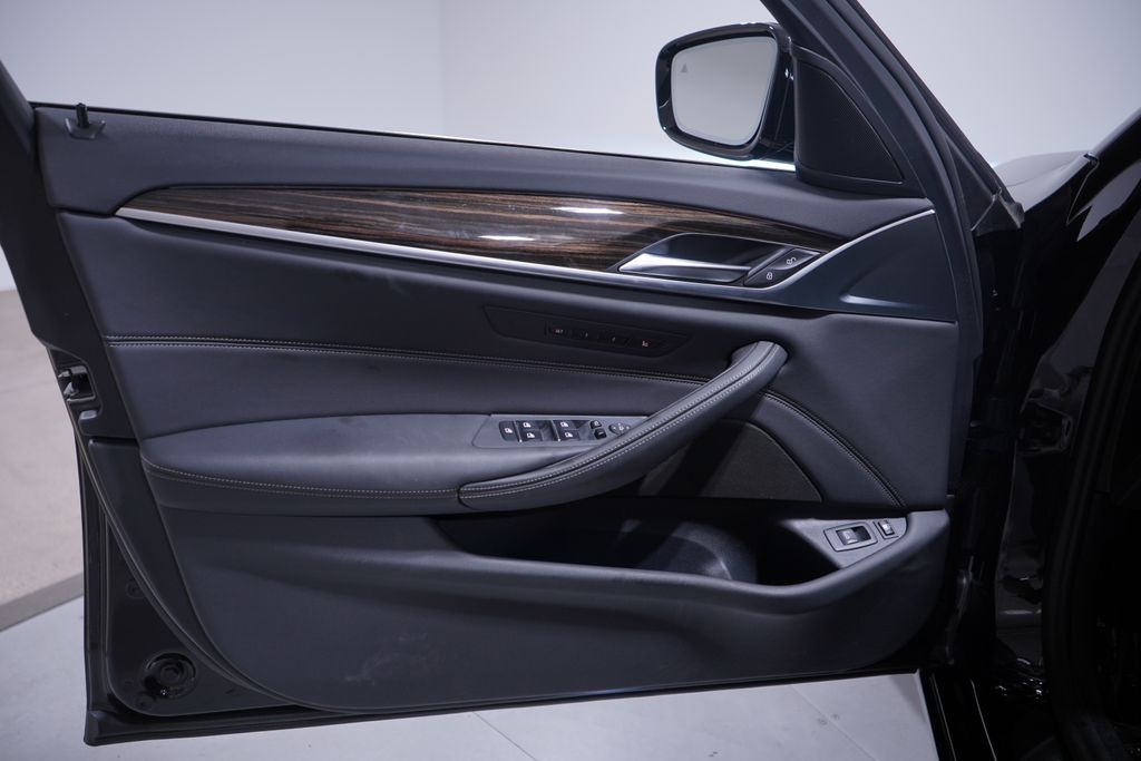 Thumbnail: 2023 BMW 5 Series - 16