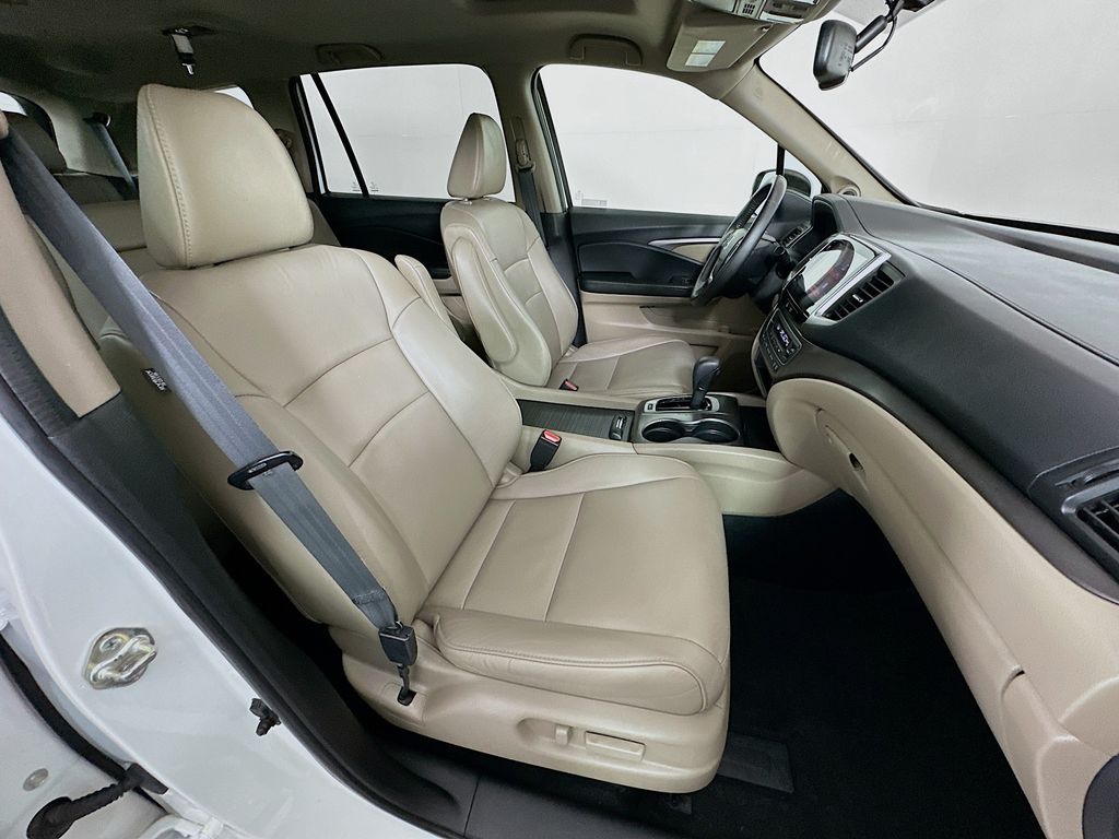 Thumbnail: 2018 Honda Pilot - 29