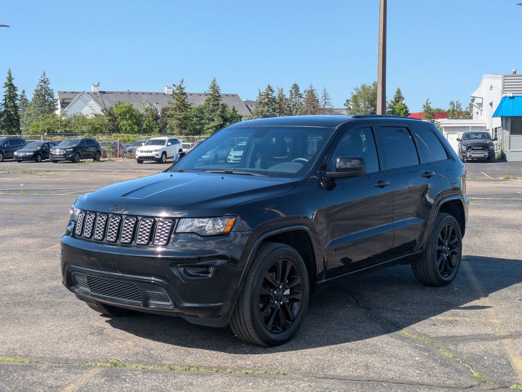 Diamond Black Crystal Pearlcoat 2018 Jeep Grand Cherokee Altitude 4WD SUV / Crossover Four-Wheel Drive 8-Speed Automatic