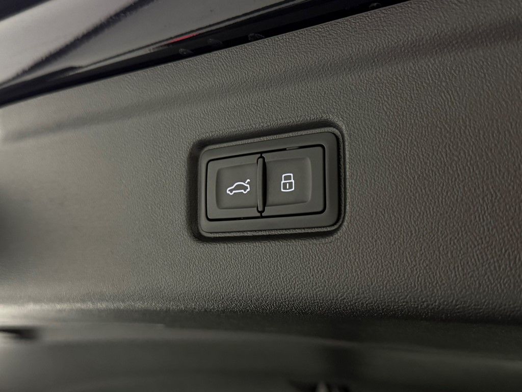 Thumbnail: 2025 Audi e-tron S - 21