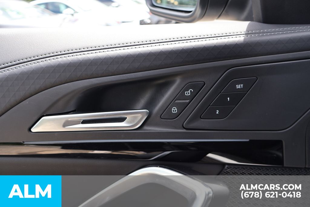 Used 2025 White BMW xDrive28i image 15